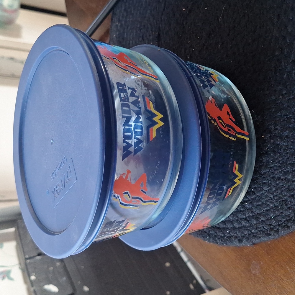 Set of 2 wonder woman Pyrex bowls with lids DC comics bowl brand new